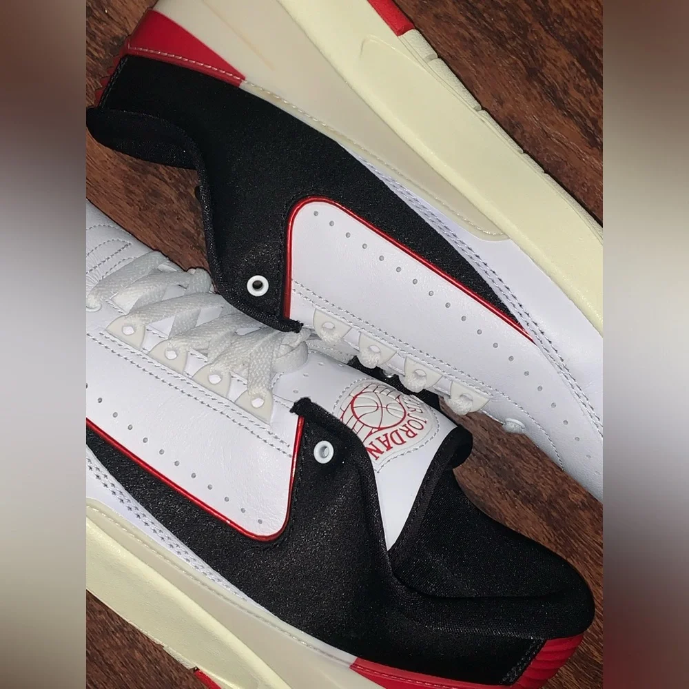 Nike air Jordan retro 2 size 10.5